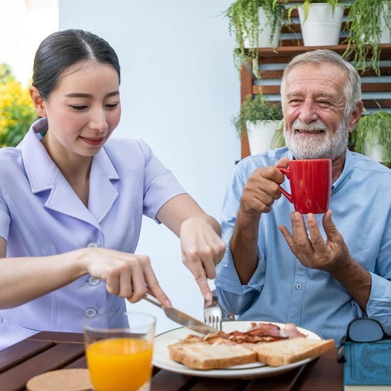 บริการจัดหาแม่บ้านดูแลผู้สูงอายุ รายเดือน บริการจัดหาแม่บ้านดูแลผู้สูงอายุ รายเดือน 